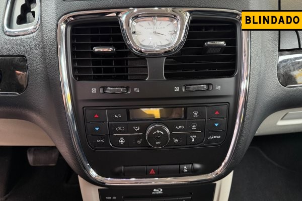 CHRYSLER TOWN & COUNTRY 3.6 LIMITED V6 24V GASOLINA 4P AUTOMÁTICO 2015/2015